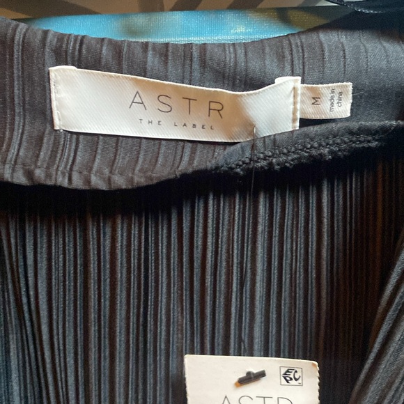ASTR the Label Dressy Top size Medium W/ Tags - Picture 3 of 4